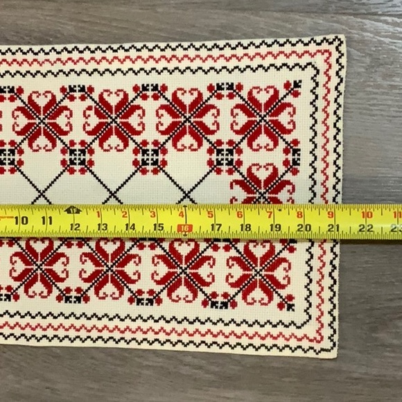 Ukrainian “Veshechya” hand embroidered table linen in traditional colours. - Picture 4 of 5